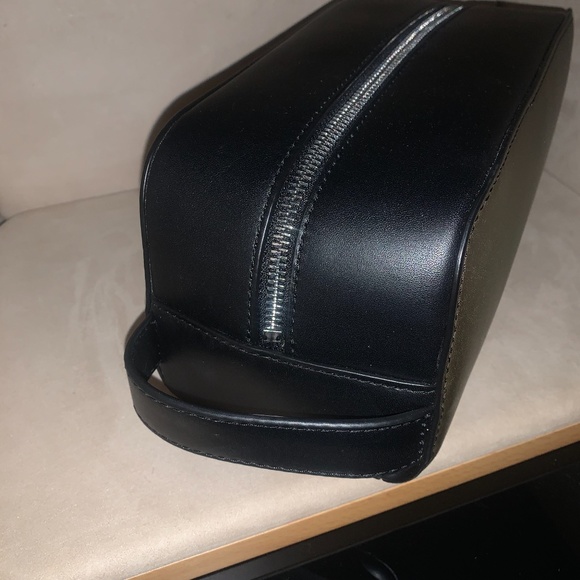 MICHAEL KORS KHAKI/BLACK LEATHER TOILETRY BAG - Picture 10 of 11